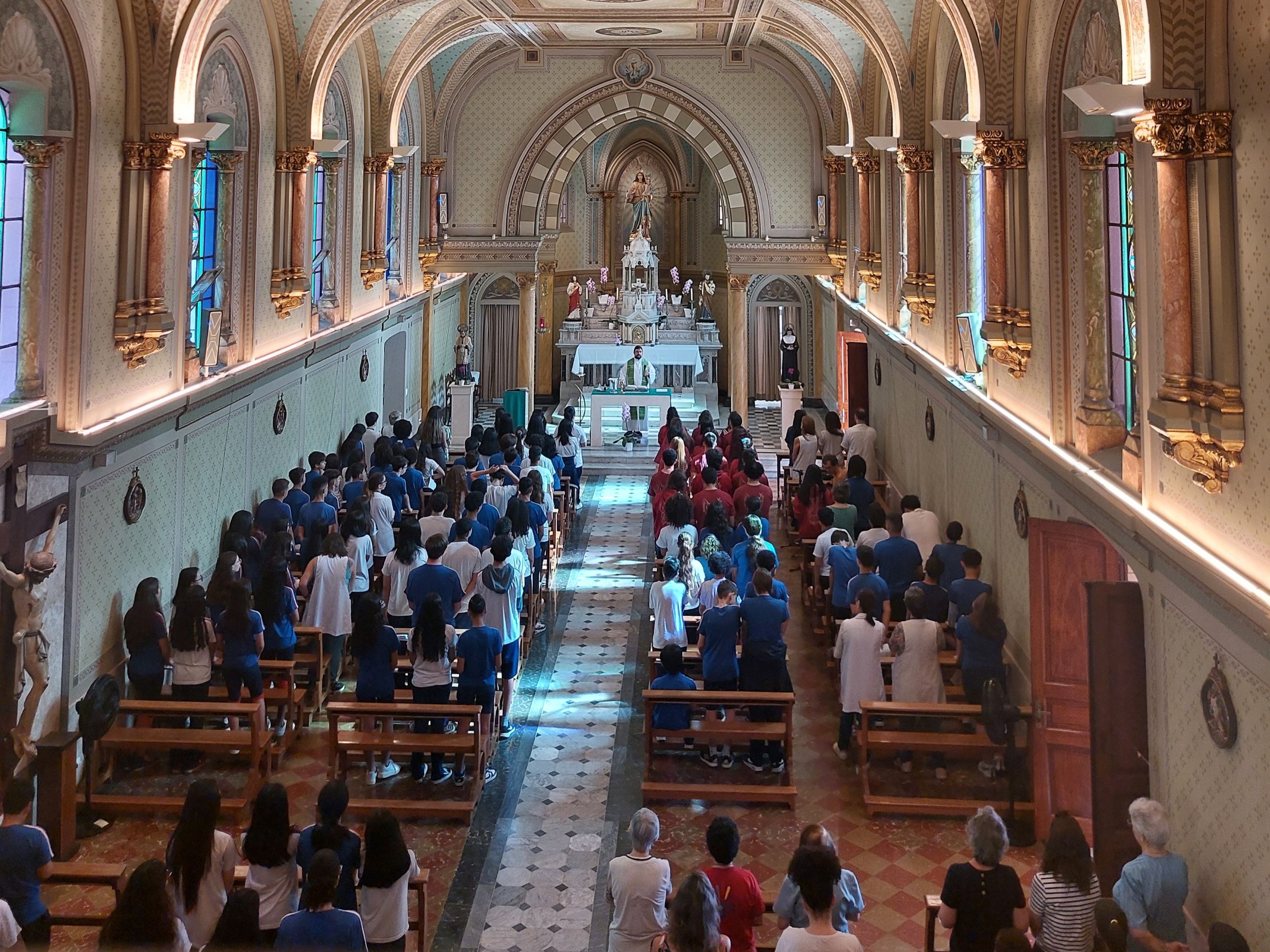 Colégio de Santa Inês celebra Ação de Graças junto de seus estudantes, educadores, equipe e familiares